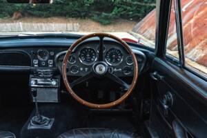 Bild 27/39 von Aston Martin DB 6 (1967)