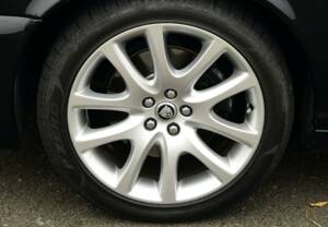 Image 25/50 of Jaguar XJ 8 4.2 (2008)