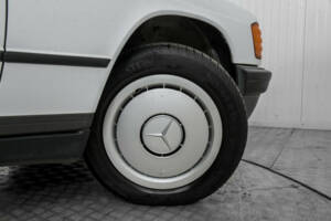 Image 43/50 de Mercedes-Benz 190 D (1986)