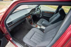 Bild 11/28 von Mercedes-Benz E 320 T (1993)