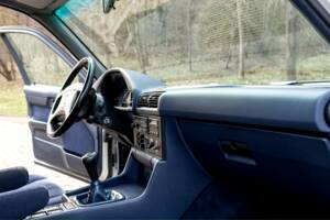 Image 18/55 of BMW 525ix (1993)