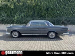 Bild 4/15 von Mercedes-Benz 220 SE b (1962)