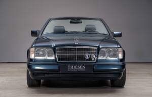 Image 3/28 of Mercedes-Benz E 320 &quot;Final Edition&quot; (1997)