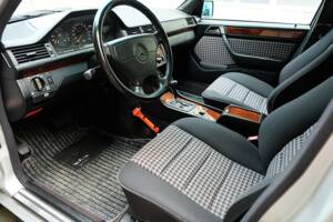 Imagen 14/75 de Mercedes-Benz E 280 T (1994)
