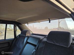 Bild 25/31 von Volvo 940 2.3i (1993)