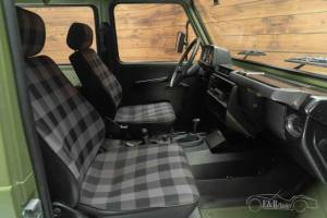 Image 9/18 of Mercedes-Benz 300 GD (SWB) (1984)