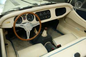 Image 14/50 of Morgan Plus 8 Inj. (1987)