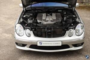 Image 45/72 of Mercedes-Benz E 55 AMG (2002)