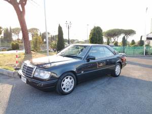 Image 4/36 of Mercedes-Benz 230 CE (1989)
