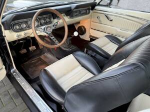 Image 14/36 of Ford Mustang 390 GTA (1966)