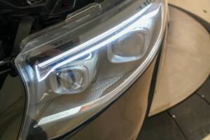 Image 24/35 of Mercedes-Benz V 300 d 4MATIC (2025)