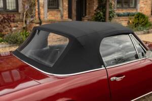 Image 37/45 of Peugeot 504 Convertible (1974)