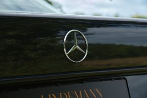 Image 16/63 of Mercedes-Benz 220 E (1993)
