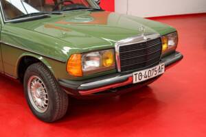 Bild 8/54 von Mercedes-Benz 250 T (1979)