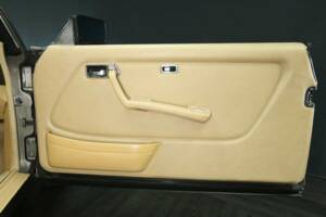 Image 24/30 of Mercedes-Benz 280 CE (1984)
