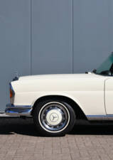 Image 22/45 of Mercedes-Benz 280 SE (1968)