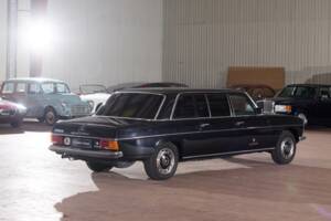 Image 11/64 of Mercedes-Benz 230/6 LWB (1976)
