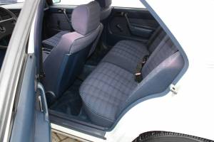 Image 4/11 of Mercedes-Benz 190 E (1989)