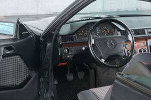 Bild 39/50 von Mercedes-Benz 300 CE (1991)