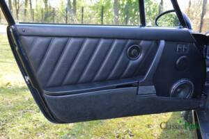 Image 17/50 de Porsche 911 Carrera 2 (1991)