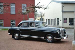 Imagen 3/19 de Mercedes-Benz 220 a (1956)
