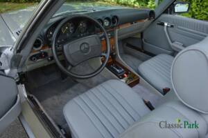 Image 32/50 de Mercedes-Benz 500 SL (1985)
