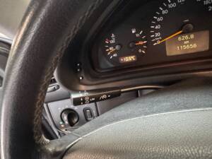 Image 29/50 of Mercedes-Benz CLK 230 Kompressor (2001)