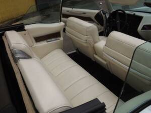 Immagine 16/50 di Cadillac DeVille Convertible (1969)