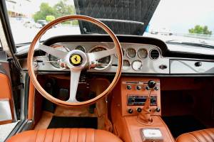 Image 33/50 de Ferrari 250 GTE (1963)
