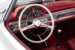 Image 24/36 of Mercedes-Benz 300 SL Roadster (1961)