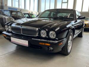 Image 30/50 of Jaguar XJ 8 Sovereign (2000)