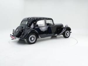 Immagine 2/15 di Citroën Traction Avant 11 BL (1947)