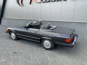 Image 9/36 of Mercedes-Benz 560 SL (1989)