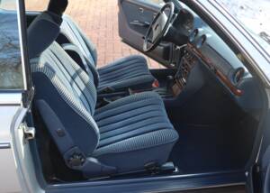 Bild 22/50 von Mercedes-Benz 280 C (1977)