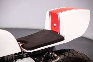 Image 30/34 de Yamaha DUMMY (1976)