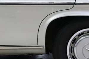 Imagen 12/38 de Mercedes-Benz 300 SEL 3.5 (1970)