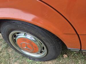 Image 26/41 of Mercedes-Benz 200 D (1981)