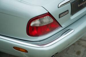 Image 19/50 de Jaguar XJ 8 Sovereign (1997)