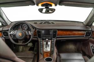 Image 15/31 of Porsche Panamera Turbo (2010)
