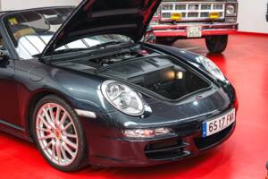 Image 39/48 of Porsche 911 Carrera 4S (2007)