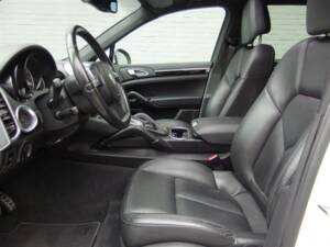 Bild 52/99 von Porsche Cayenne S (2010)