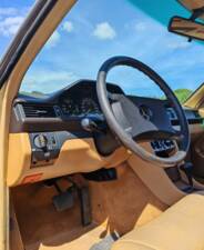 Image 21/42 of Mercedes-Benz 300 CE (1988)
