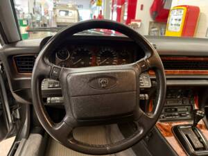 Image 9/19 of Jaguar XJ 40 4.0 (1993)