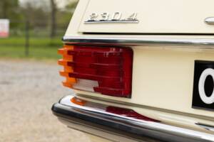 Afbeelding 13/40 van Mercedes-Benz 230 (1976)