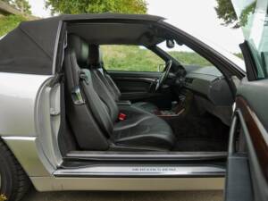 Image 24/50 of Mercedes-Benz SL 500 (1900)