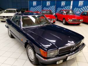 Immagine 4/52 di Mercedes-Benz 500 SL (1986)