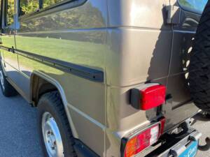 Image 17/39 of Mercedes-Benz 230 GE (SWB) (1986)
