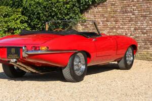 Obraz 50/50 pojazdu Jaguar E-Type 3.8 (1964)