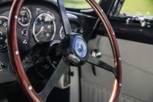 Image 26/30 de Aston Martin DB 6 Volante (1967)