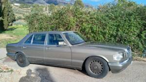 Image 5/8 of Mercedes-Benz 560 SEL (1988)